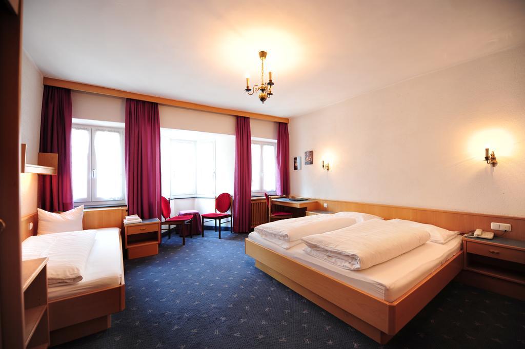 Hotel Krone Matrei am Brenner Eksteriør bilde