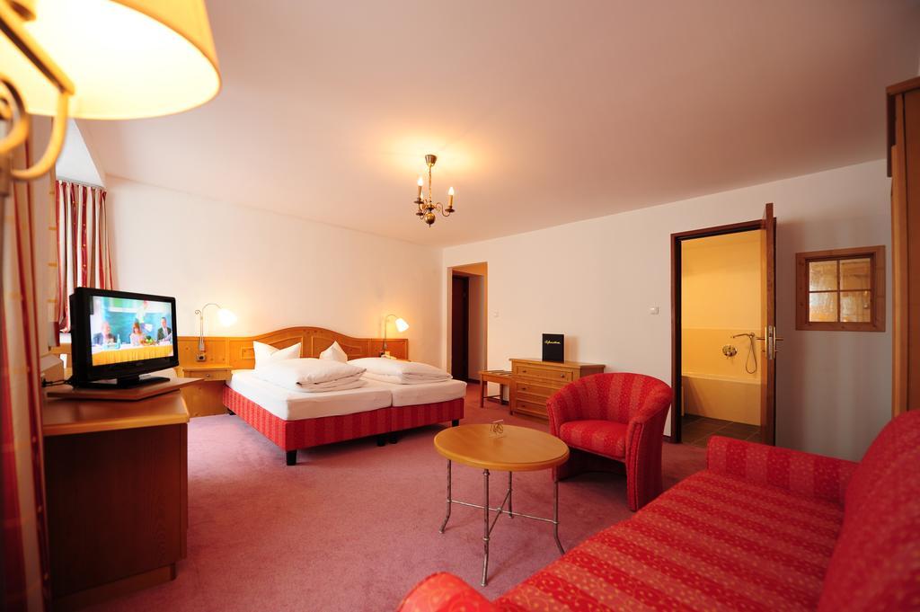 Hotel Krone Matrei am Brenner Eksteriør bilde