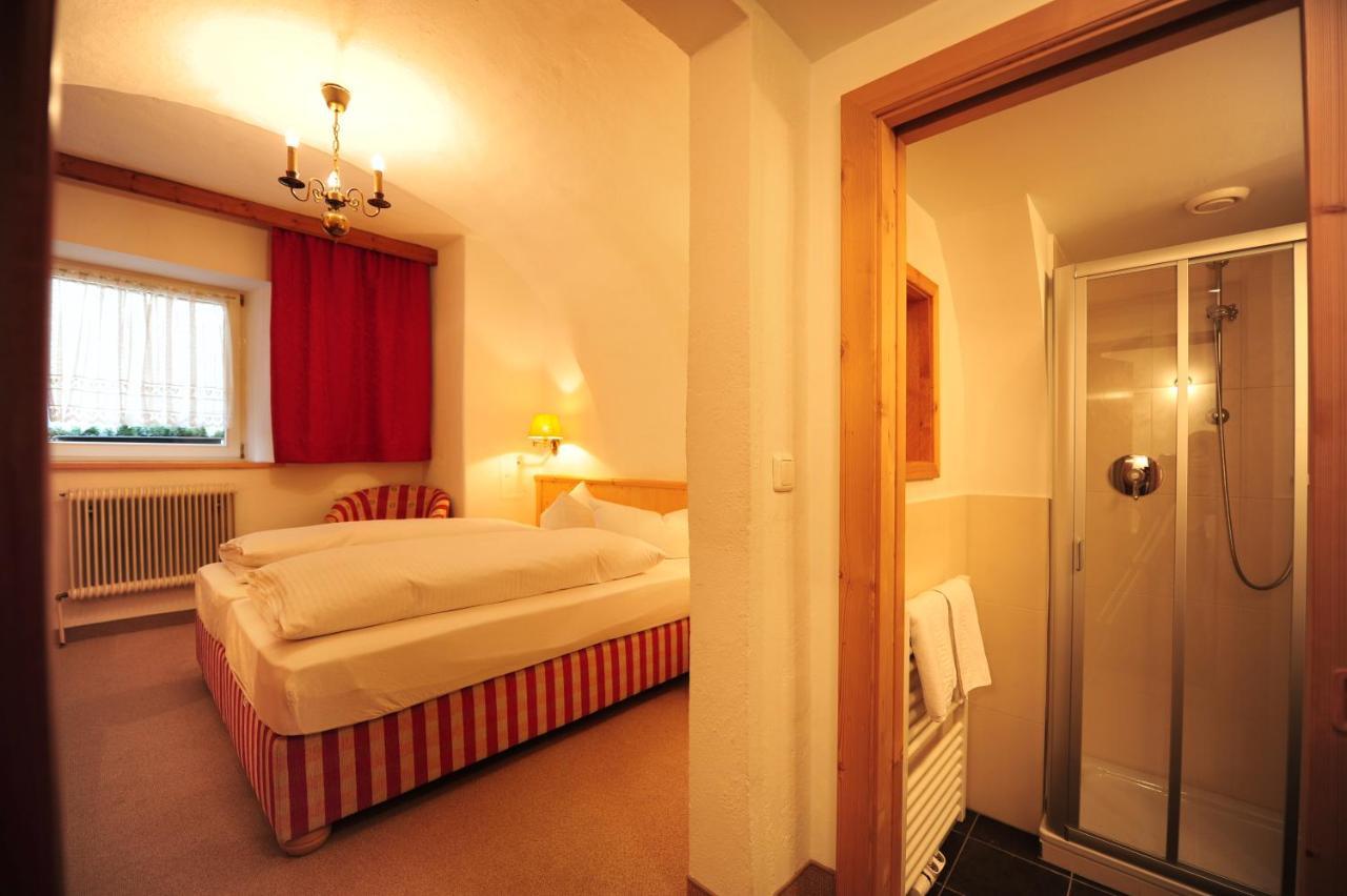 Hotel Krone Matrei am Brenner Eksteriør bilde