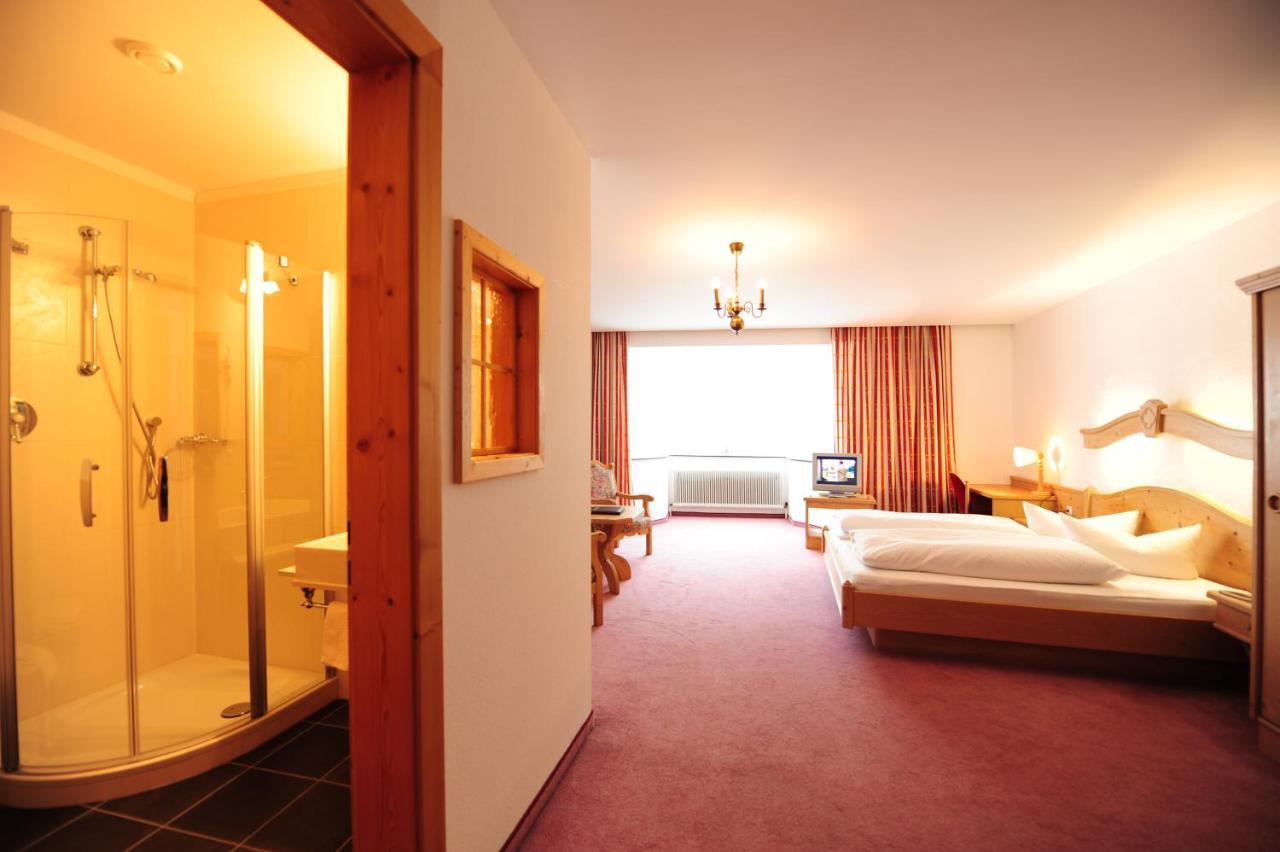 Hotel Krone Matrei am Brenner Eksteriør bilde