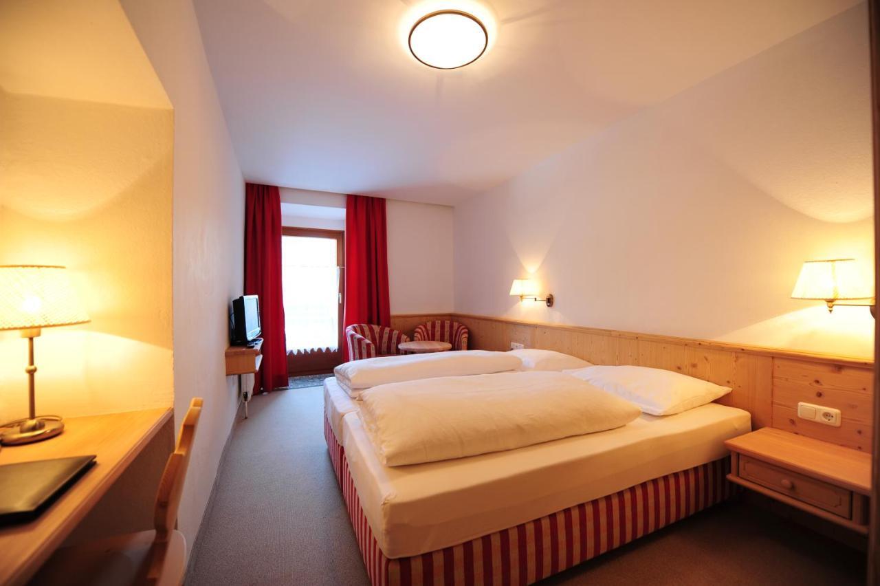 Hotel Krone Matrei am Brenner Eksteriør bilde
