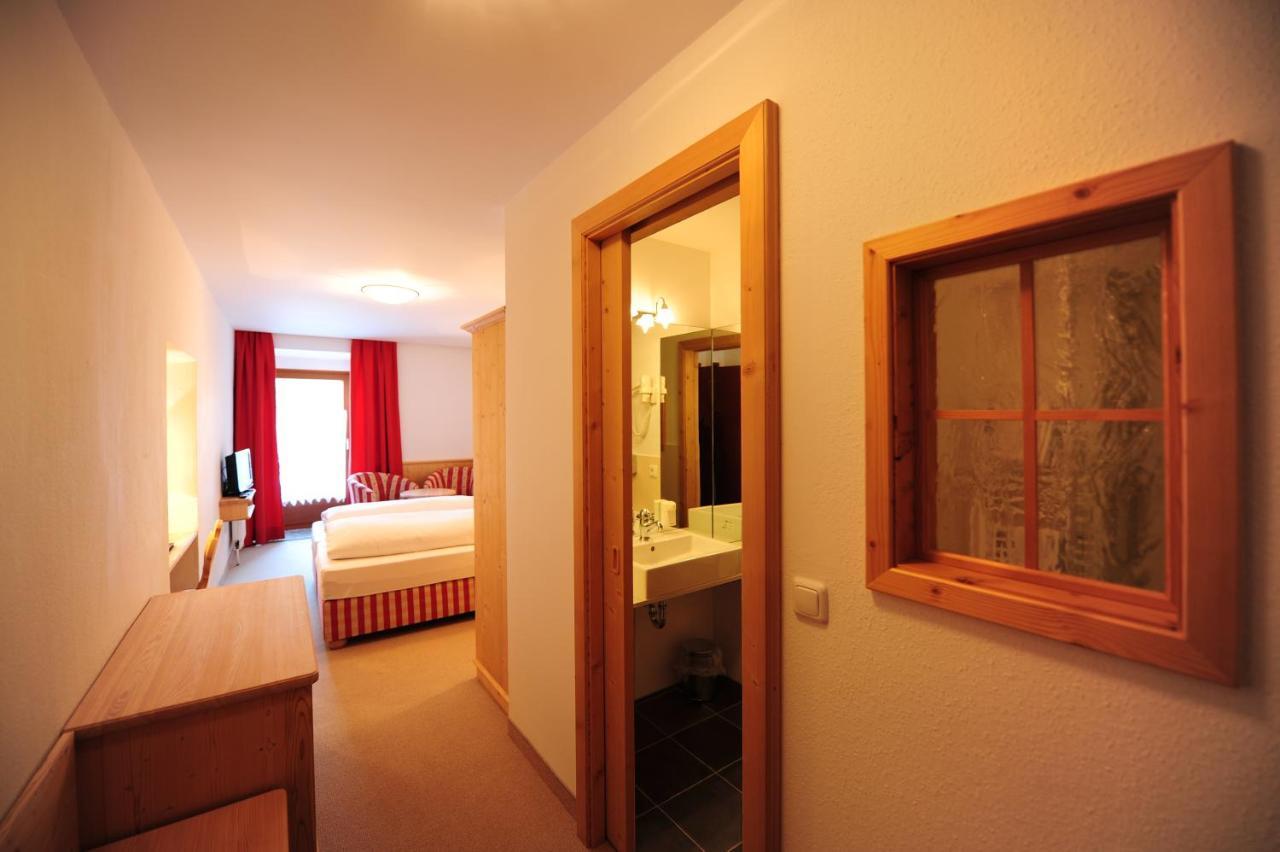 Hotel Krone Matrei am Brenner Eksteriør bilde